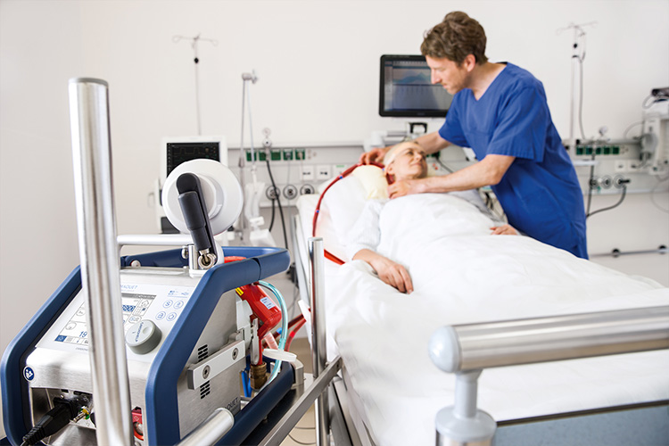 Cardiohelp System doctor patient