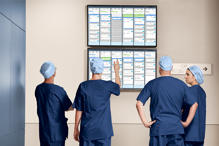OR staff duscussing OR surgery plan OR staff duscussing OR surgery plan