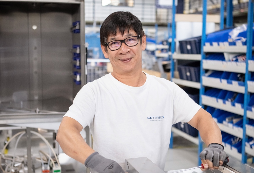 Employee smiling Employee smiling