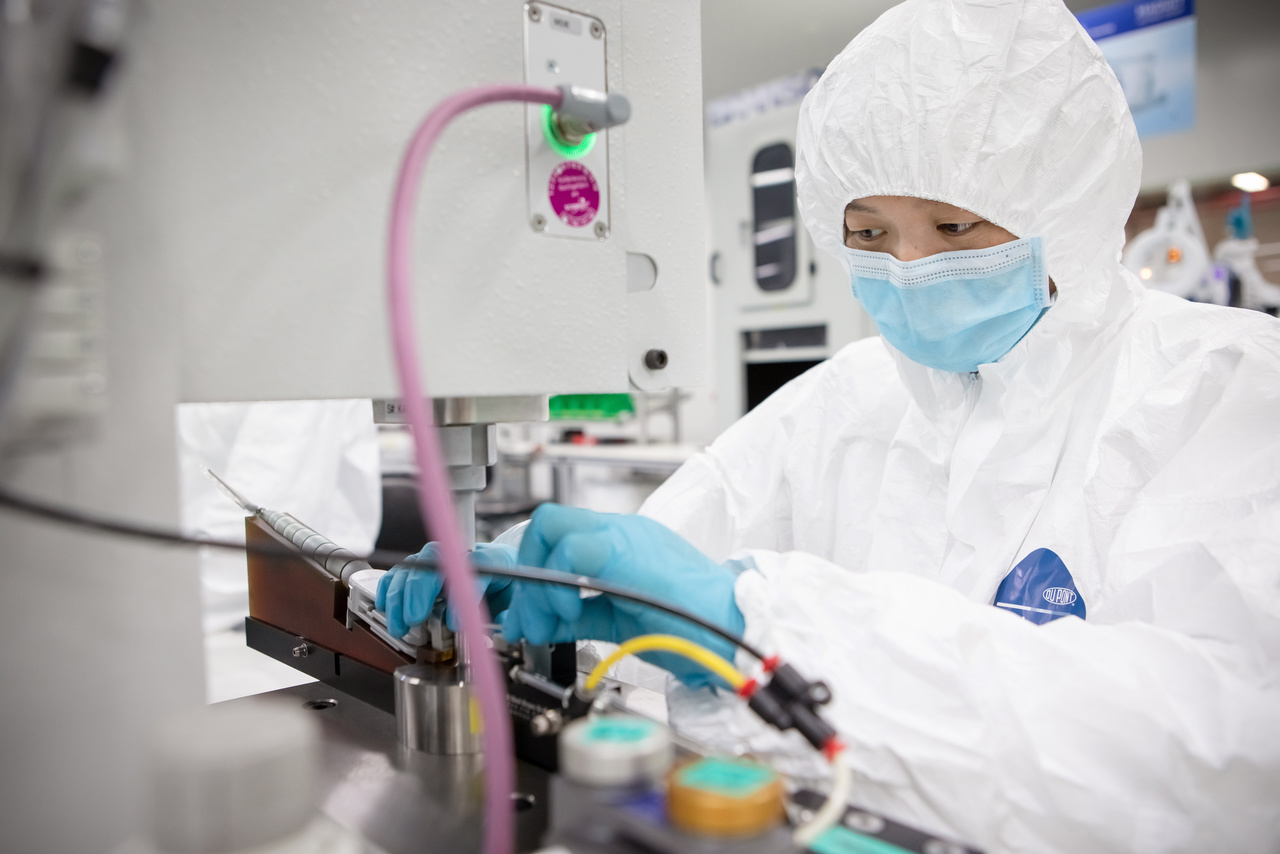 Cleanroom assembly of beating heart stabilizer