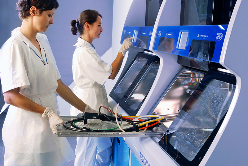 Nurses using the Getinge Endoscope reprocessor 