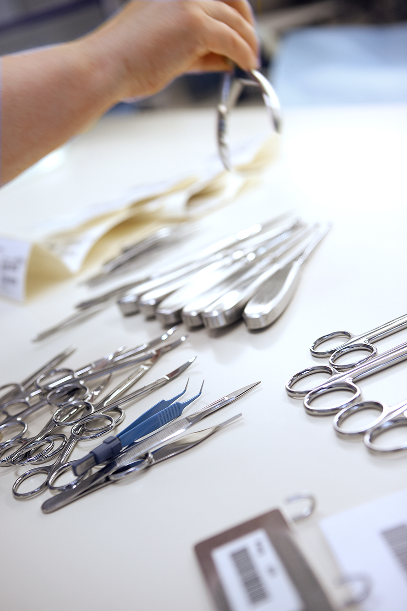 Reprocessing instruments on a table