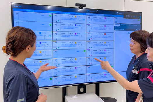 Hospital staff working with INSIGHT to increase bed management