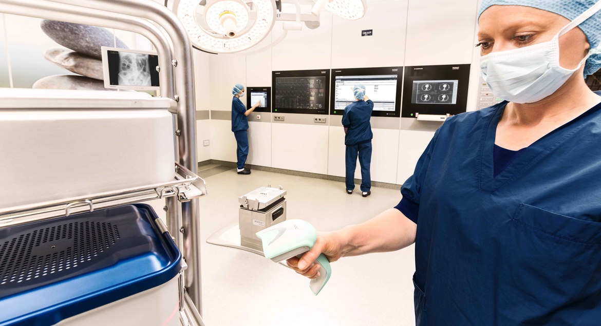 OR nurse registers surgical case cart in T-DOC sterile goods management solution