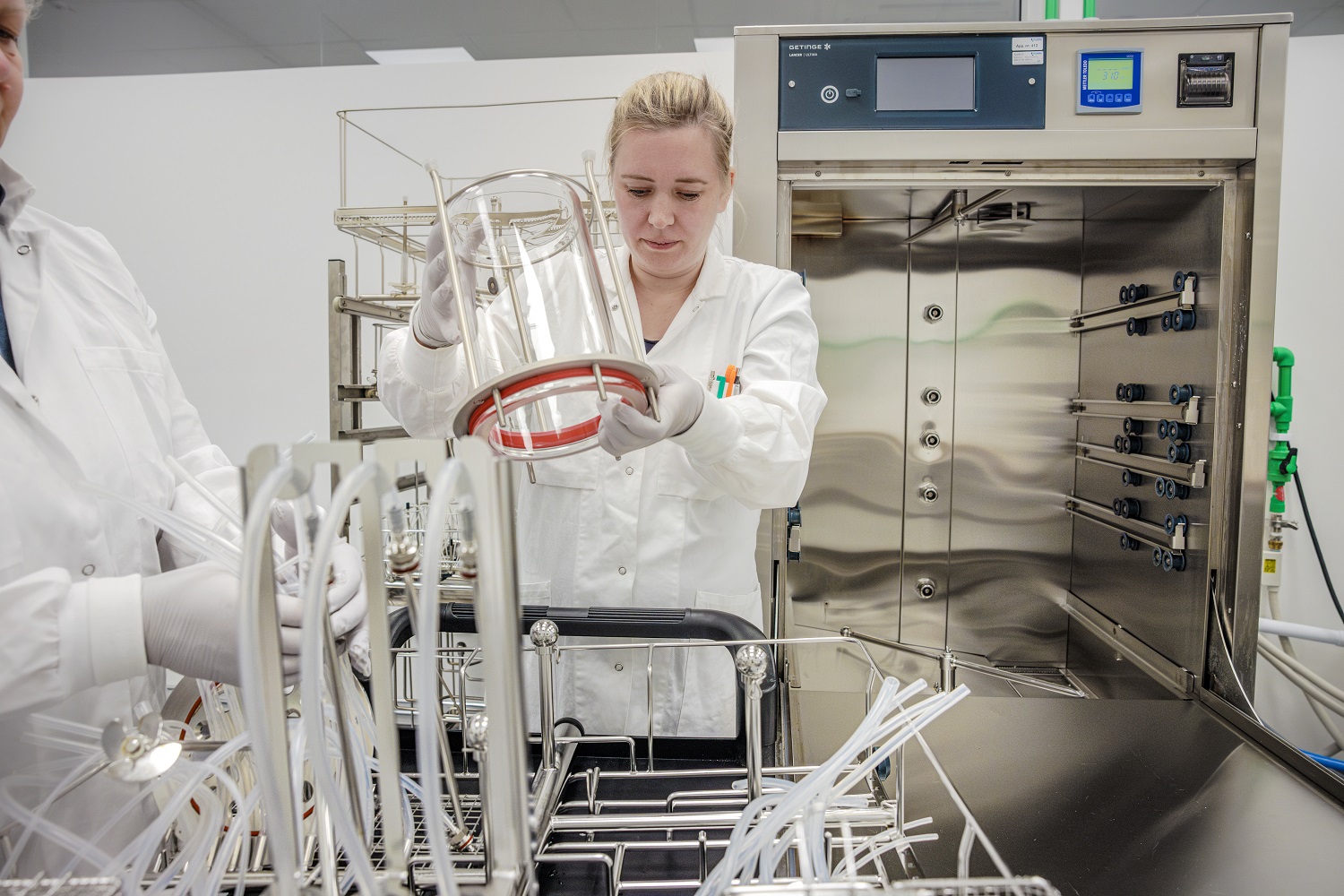 Multi-Use Applikon bioreactor loaded on a Getinge wash rack