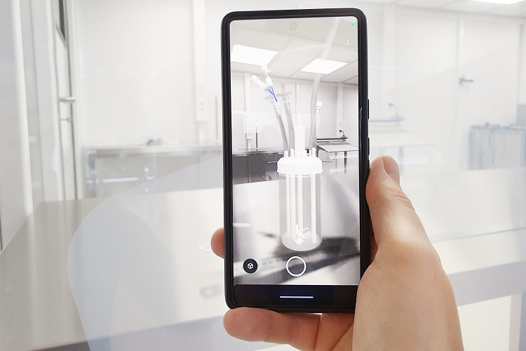 AppliFlex ST GMP 500 mL in Augmented Reality in cleanroom AppliFlex ST GMP 500 mL in Augmented Reality in cleanroom