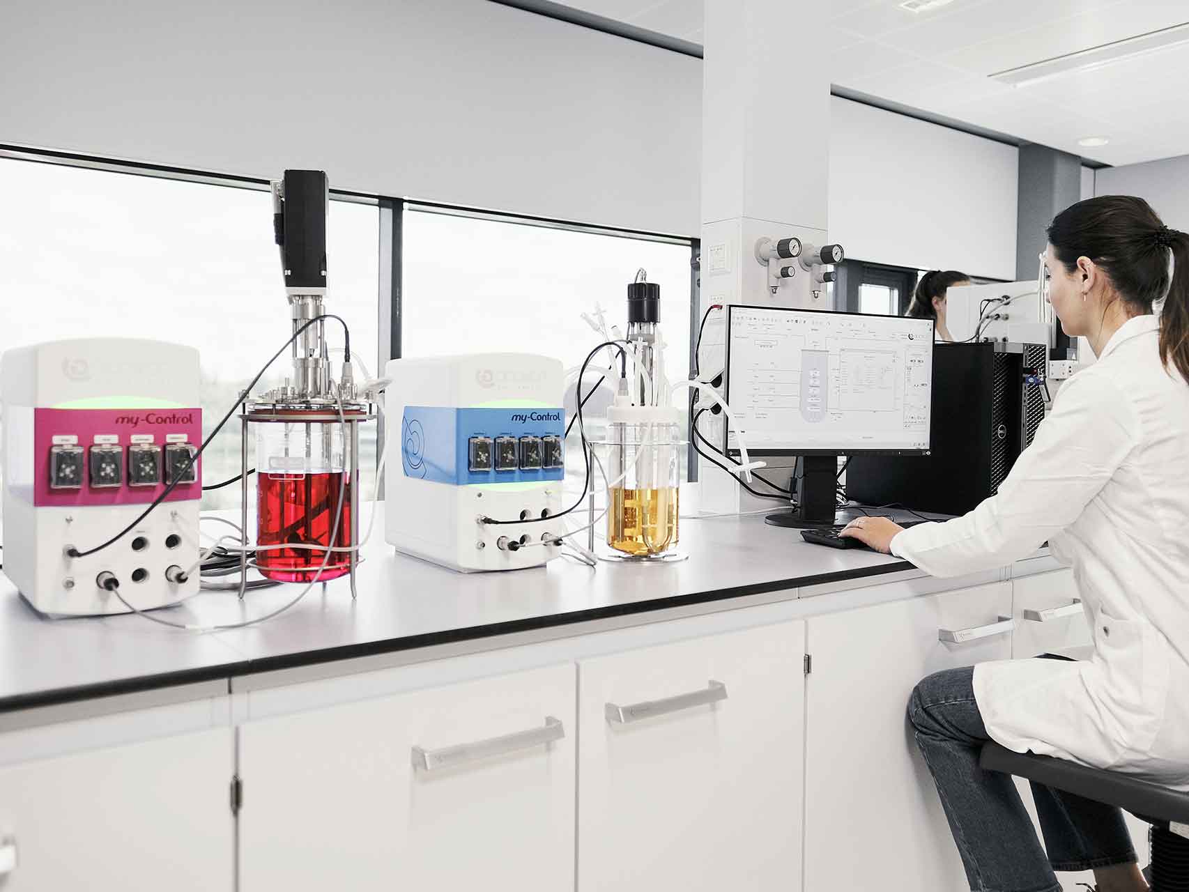 Scientist in lab with DeltaV™ based Applikon V-Control solution