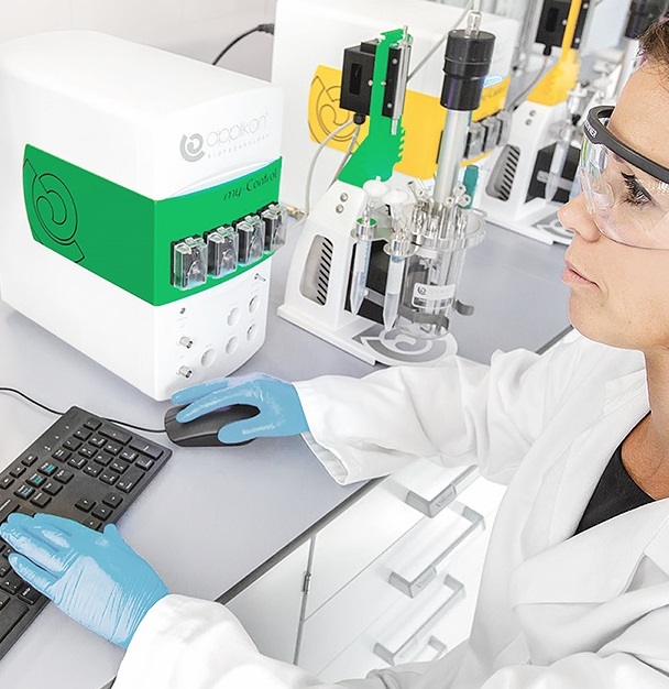 Woman in lab with V-Control Woman in lab with V-Control