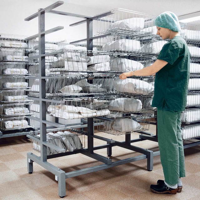 Single or double basket racks for Getinge’s SPRI modular wire baskets in sterile storage