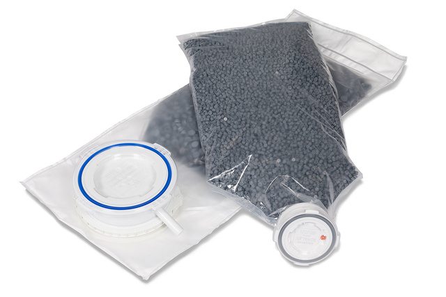 Single-use Tyvek and PE DPTE-BetaBag® filled with components
