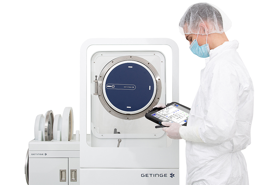 Operator using the DPTE® Transfer Leak Tester (TLT) Operator using the DPTE® Transfer Leak Tester (TLT)