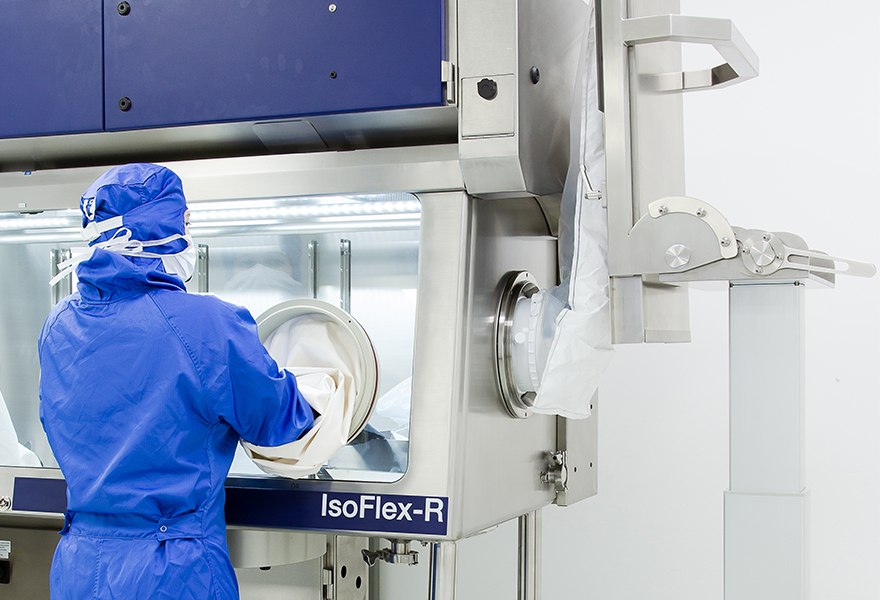 An operator transferring components from a DPTE-BetaBag® using a DPTE® Transfer Trolley An operator transferring components from a DPTE-BetaBag® using a DPTE® Transfer Trolley