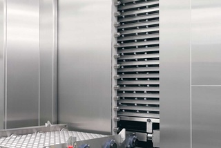 GEC Sterilizer with door closing at customer site