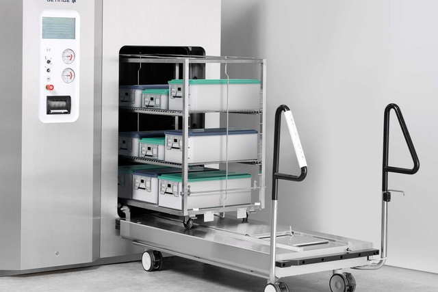 Getinge GSS610H Steam Sterilizer automatically optimizes process time and media consumption for each load. 