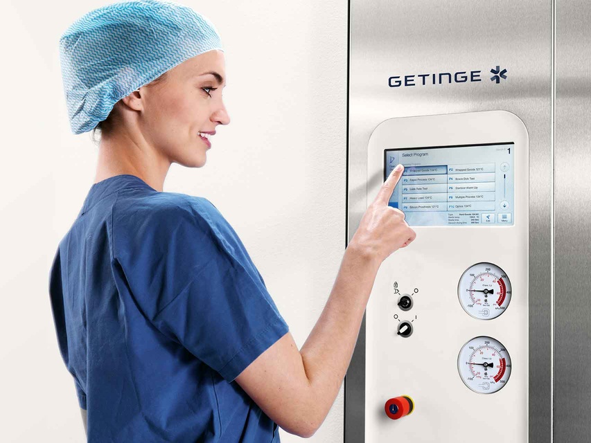 The GSS67H Sterilizer features Centric, an innovative, user-friendly interface display