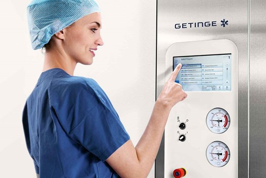 The GSS67H Sterilizer features Centric, an innovative, user-friendly interface display