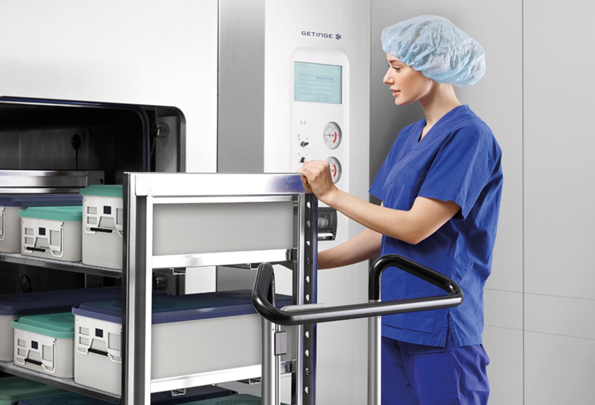 The Getinge IN2 CSSD wall system helps you to create a clean and efficient workspace for sterile reprocessing.  