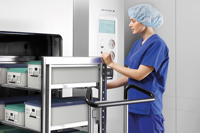 The Getinge IN2 CSSD wall system helps you to create a clean and efficient workspace for sterile reprocessing.  