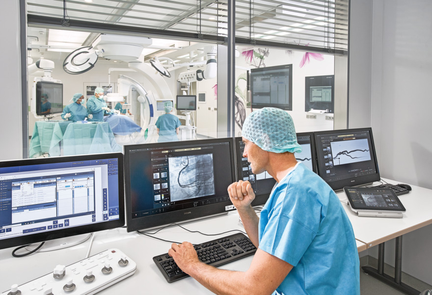 With the Getinge IN2 OR System you can easily modernize existing operating rooms. With the Getinge IN2 OR System you can easily modernize existing operating rooms.