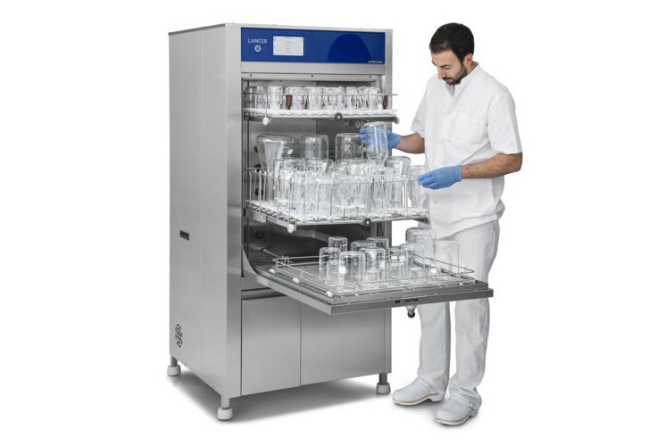 Getinge Lancer freestanding washer/dryer LXP with operator Getinge Lancer freestanding washer/dryer LXP with operator