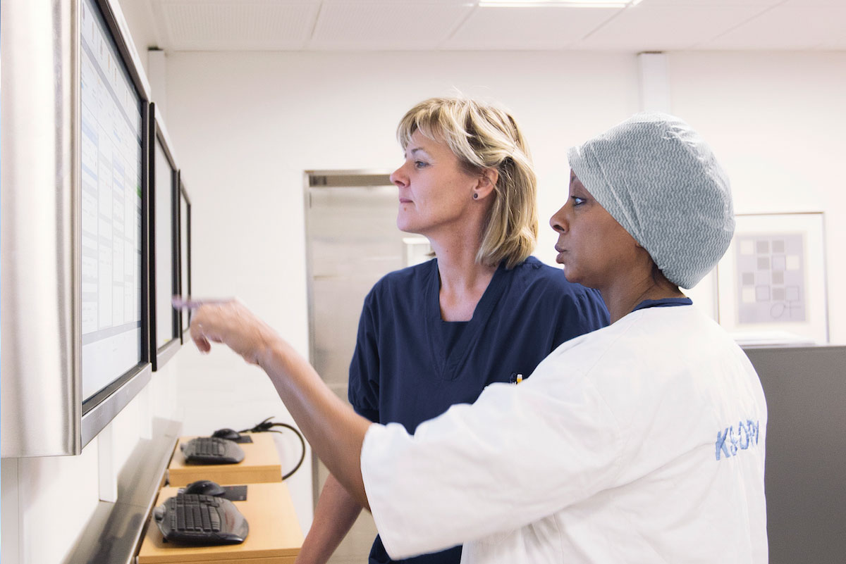 Nurses using a monitor Nurses using a monitor