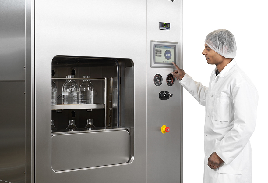 Laboratory technician using the GSS R 6713 steam sterilizer Laboratory technician using the GSS R 6713 steam sterilizer