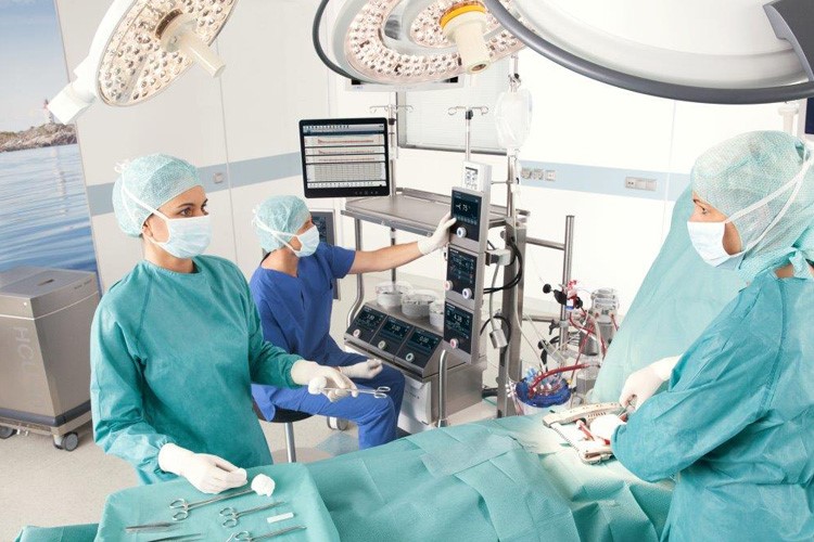 HL 40 Heart-Lung Machine in use HL 40 Heart-Lung Machine in use