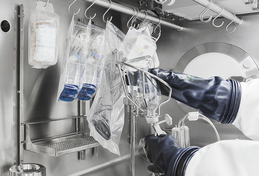 Sterility testing in an ISOFLEX-R isolator Sterility testing in an ISOFLEX isolator