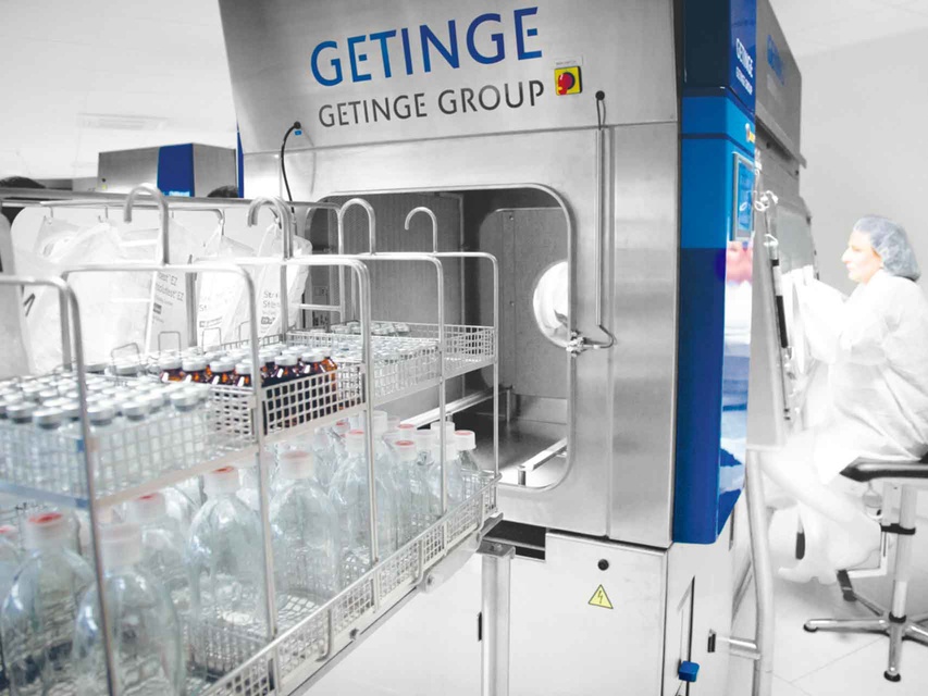 Operator loading the hatch of the ISOTEST isolator for a continuous testing process.