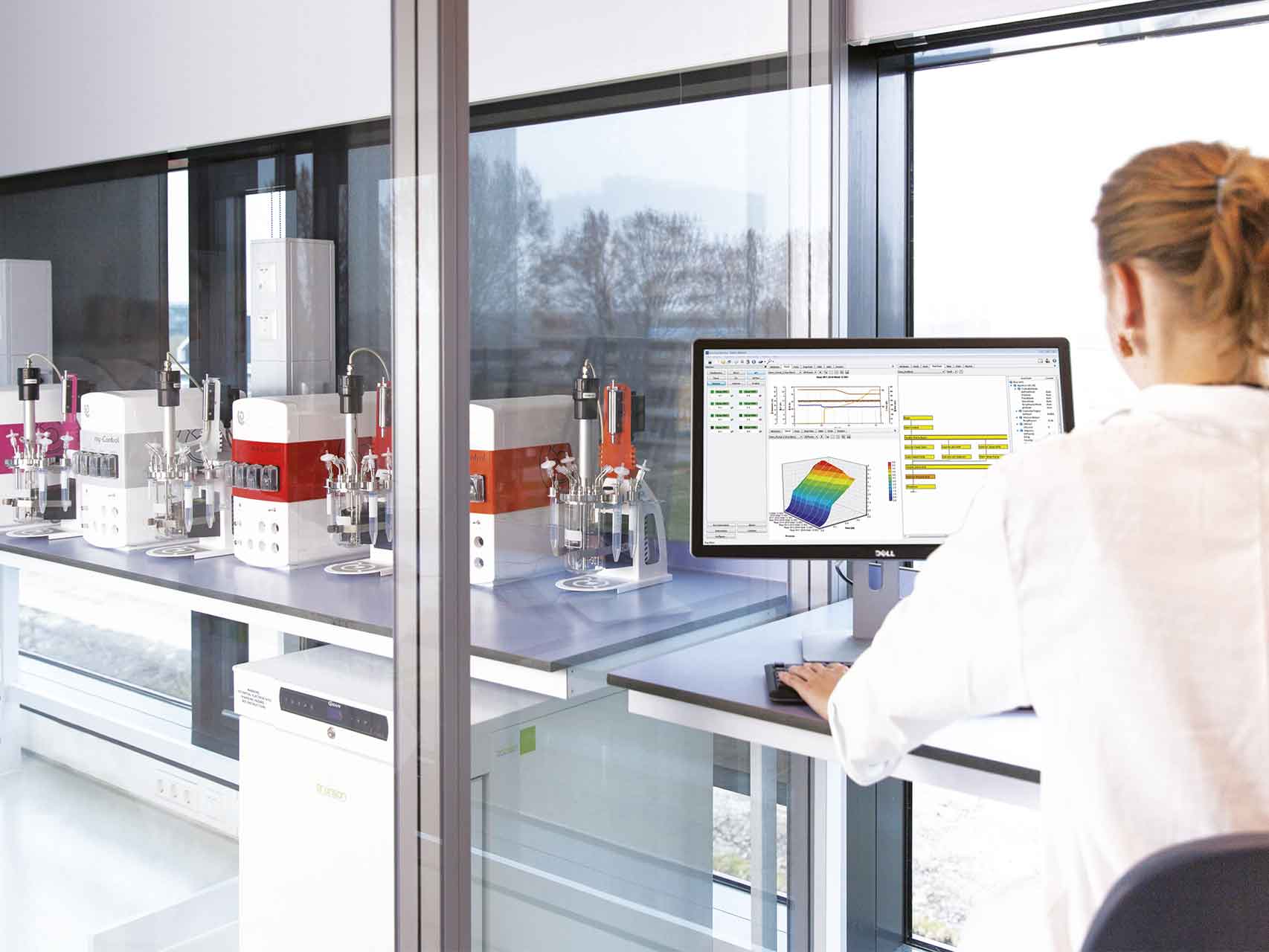 Scientist in lab working with Lucullus® PIMS software