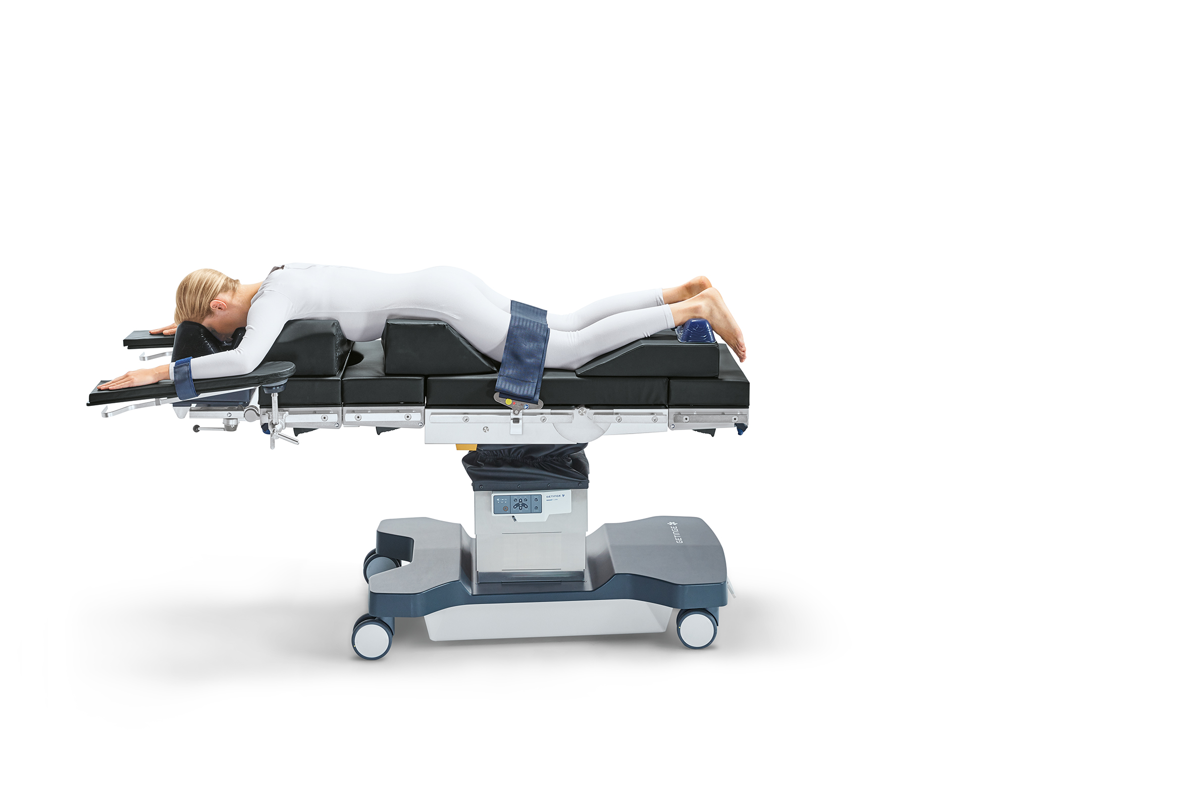 Patient lying straight on Maquet lyra operating table Patient lying straight on Maquet lyra operating table