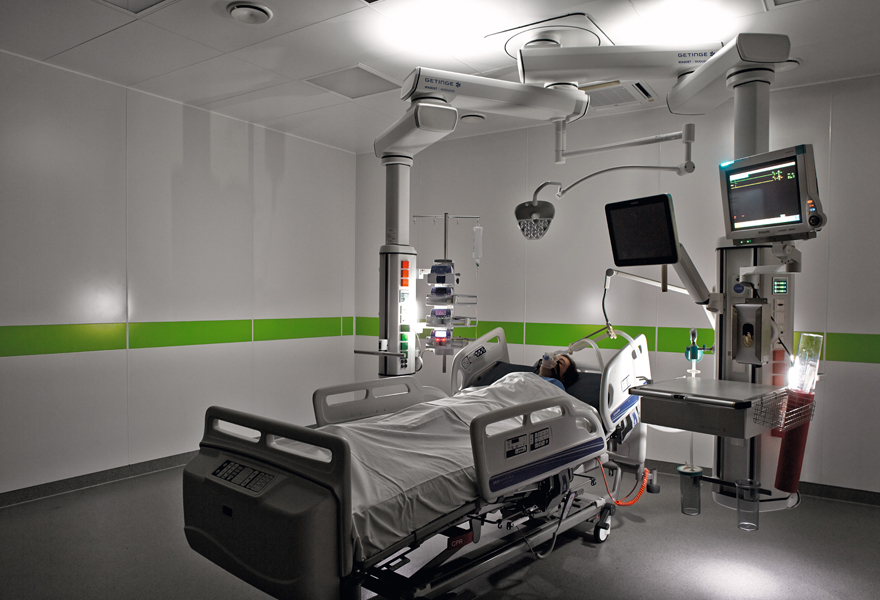 Maquet Moduevo Accessories illuminationMaquet Moduevo Ceiling Supply Units for intensive care units offers lighting options