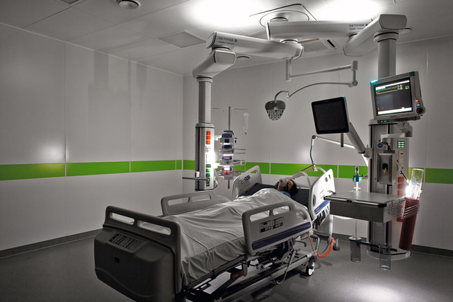 Maquet Moduevo Accessories illuminationMaquet Moduevo Ceiling Supply Units for intensive care units offers lighting options