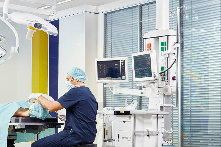 Maquet Moduevo ceiling supply units for operating rooms Maquet Moduevo ceiling supply units for operating rooms