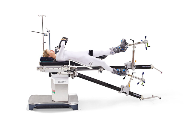 The direct anterior approach requires a complex course of leg movements. The traction bar with ball joint mimics the smooth multidirectional movement of the hip itself. This Maquet Yuno II surgical table bar is easy to operate, flexible to position, and securely locked to prevent overextension and keep the patient safe. 