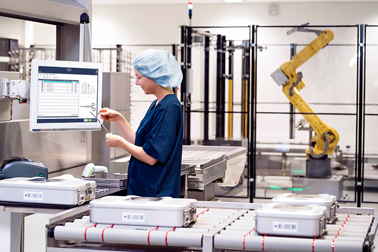 Sterile assistant scanning instruments in an automated CSSD driven by T-DOC intelligence Sterile assistant scanning instruments in an automated CSSD driven by T-DOC intelligence