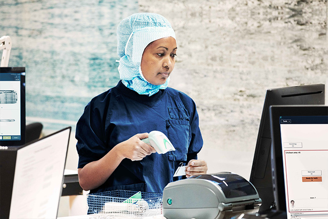 Sterile assistant working with T-DOC sterile supply management in the CSSD clean area