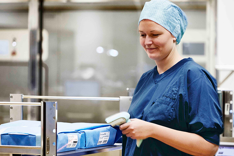Sterile assistant working with T-DOC instrument tracking system Sterile assistant working with T-DOC instrument tracking system