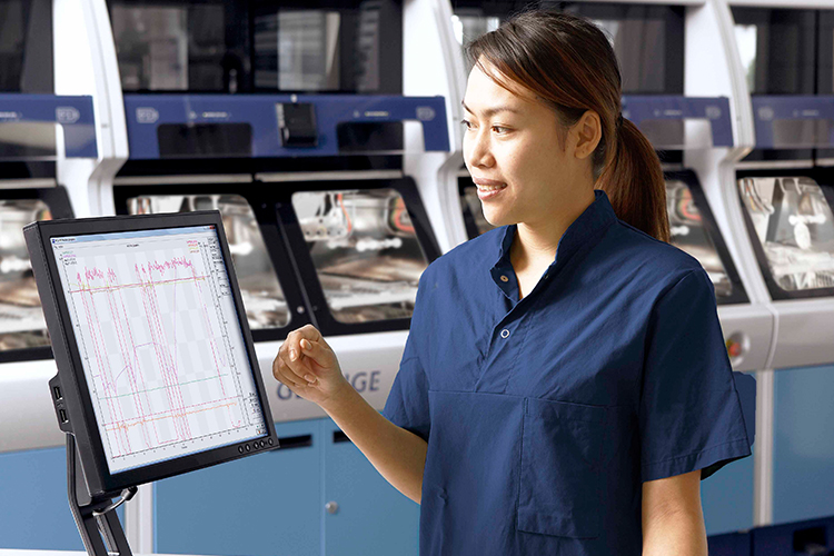T-DOC assistant looking at datalogging graph in T-DOC Endo T-DOC assistant looking at datalogging graph in T-DOC Endo