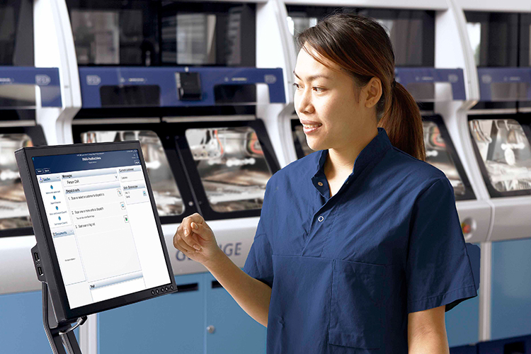 Assistant handling endoscope with guidance from T-DOC Endo Assistant handling endoscope with guidance from T-DOC Endo