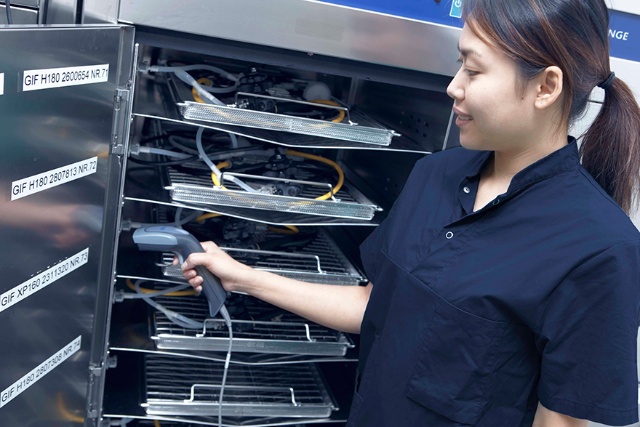 T-DOC assistant registers endoscopes into drying cabinet