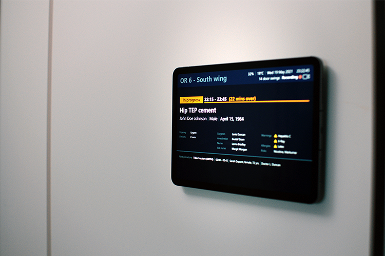 Torin SmartVIew is a digital sign to show information outside the OR
