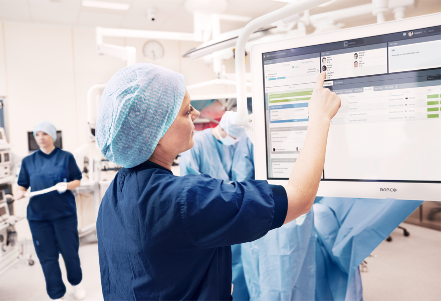 OR-nurse-updating-Torin-surgical-progress-information-with-Torin-OR-management-solution-from-Getinge