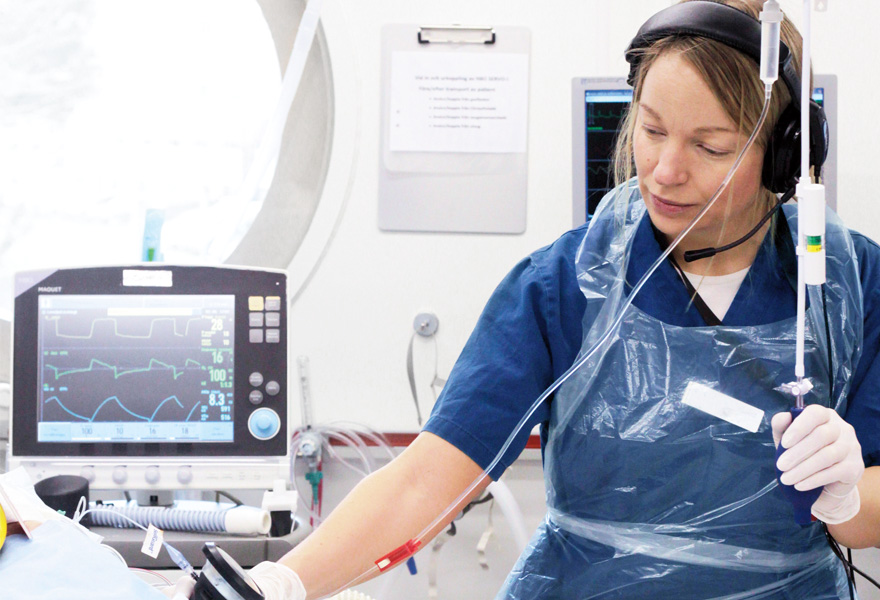 Nurse with Servo-u ventilator Nurse with Servo-u ventilator