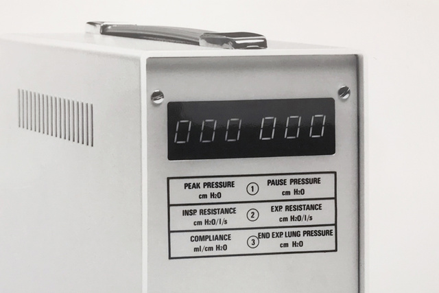 Lung Mechanics Calculator 940 showing six different digital monitoring parameters 