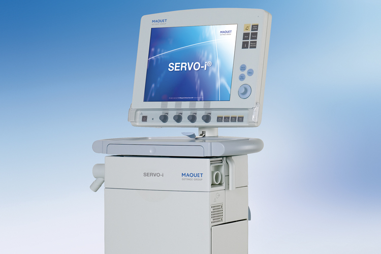 Getinge Servo-i mechanical ventilator in blue studio environment showing screen control knobs and ventilator body Getinge Servo-i mechanical ventilator in blue studio environment showing screen control knobs and ventilator body