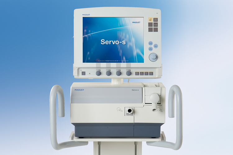 Getinge Servo-s mechanical ventilator in blue studio environment showing screen control knobs and ventilator body and handles 