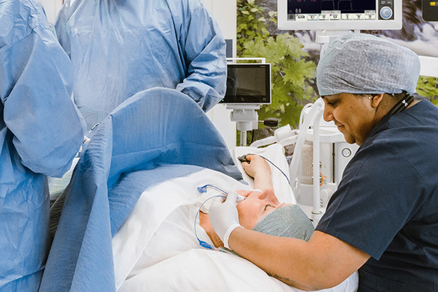 Anesthesia nurse with patient in operating room, Flow-i Anesthesia nurse with patient in operating room, Flow-i