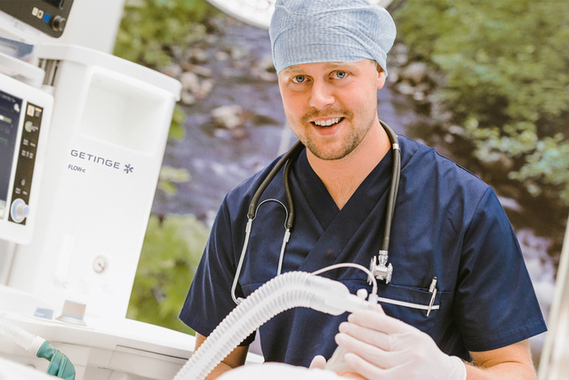 Clinician with Flow-c anesthesia machine