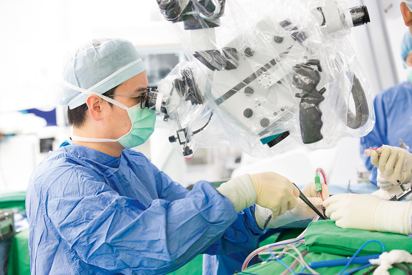 Surgeon in hybrid OR confirguration Surgeon in hybrid OR confirguration